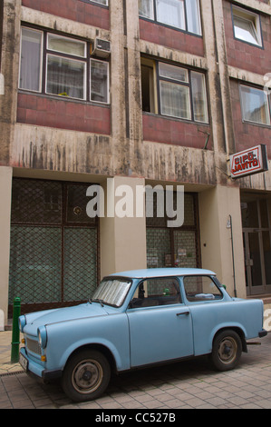 Trabant i tedeschi dell'Est auto da tempi di socialista Budapest Ungheria Europa Foto Stock