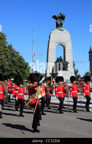 Canada Ontario, Ottawa, forze canadesi guardia cerimoniale, Memoriale di guerra Foto Stock