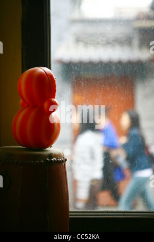 Vista posteriore di una vecchia tumbler, Clessidra Coffee Bar, Nanluoguxiang, Pechino, Cina Foto Stock