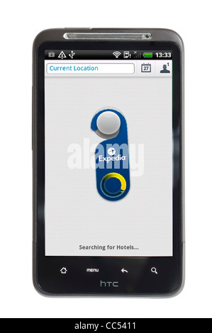 Utilizzando il servizio Expedia Alberghi app su un smartphone HTC Foto Stock