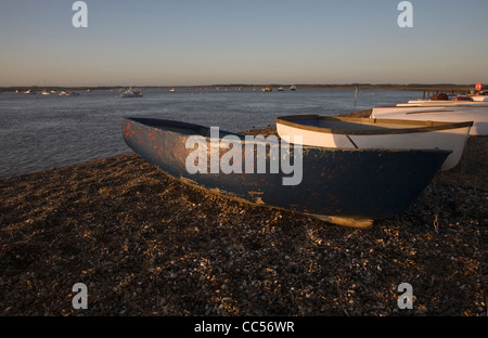 Canotti al fiume Deben, Bawdsey Quay, Suffolk, Inghilterra Foto Stock