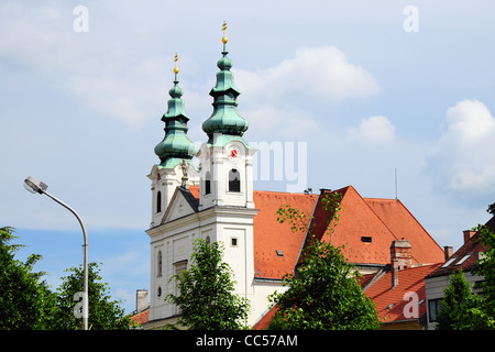 Chiesa dominicana sulla piazza Szechenyi nella città di Sopron, Ungheria Foto Stock