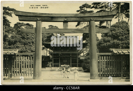 Giappone - 1954 CIRCA: cartolina stampato in Giappone mostra il Tempio di Meiji, Tokyo, 1954 circa Foto Stock