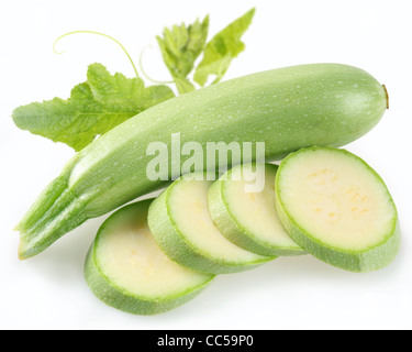 Zucchine con foglie isolate su uno sfondo bianco Foto Stock