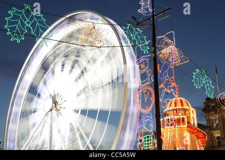 Il temporaneo di Natale ruota di osservazione su George Square, Glasgow, Scotland, Regno Unito Foto Stock