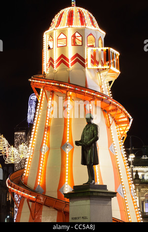 Il Natale Helter Skelter su George Square, Glasgow, Scotland, Regno Unito Foto Stock