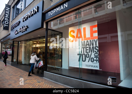 Vendita a Topshop, Topman e Miss Selfridge negozi di moda, Bromley High Street, Bromley, Kent, Regno Unito Foto Stock