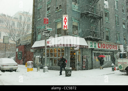26 gennaio 2011: neve visto cadere nel Lower East Side di Manhattan a New York City, Stati Uniti d'America. Foto Stock