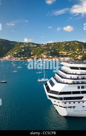 Nave da crociera Carnival vittoria lasciando porto di Charlotte Amalie, san Tommaso, Isole Vergini Americane Foto Stock