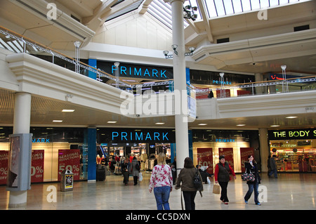 Primark store nel centro commerciale Metro, Gateshead, Tyne and Wear, England, Regno Unito Foto Stock