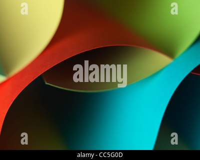 Graphic macro immagine di coloratissimi origami modello realizzato di forma curva di fogli di carta Foto Stock