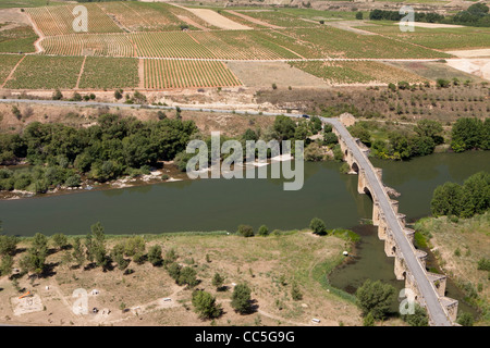 Ponte sul fiume Ebro, San Vicente de la Sonsierra, Rioja Alta, La Rioja, Spagna Foto Stock