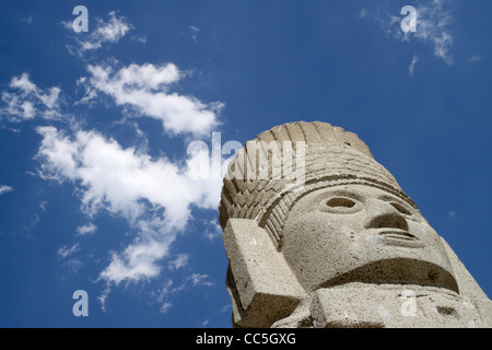 Il atlanti scolpiti statue di guerrieri di Quetzacoatl vestito di piume e gli dèi.Tula, Hidalgo. Messico. Foto Stock