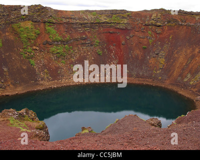 Il cratere Kerid, sul modo di Geysir. Grimsnes, a sud-ovest dell'Islanda. Foto Stock