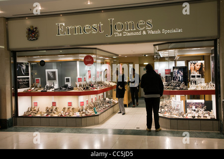 Ernest Jones jewelers shop Tower Ramparts Ipswich Foto Stock