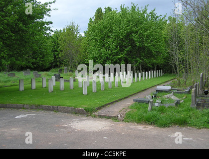 Le tombe di guerra area in corrispondenza dell'Arno Vale cimitero, Bristol, Inghilterra. Foto Stock