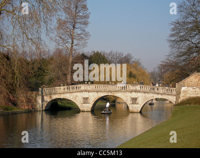 Clare ponte sopra il fiume Cam, Cambridge, Cambridgeshire, Inghilterra Foto Stock