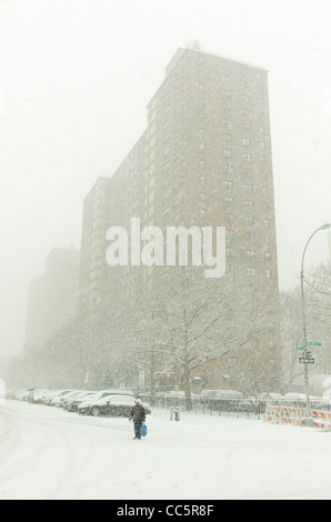 26 gennaio 2011: neve visto cadere nel Lower East Side di Manhattan a New York City, Stati Uniti d'America. Foto Stock
