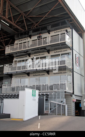 Il corporate le caselle in Craven Cottage, casa di Fulham Football Club, West London, Regno Unito.