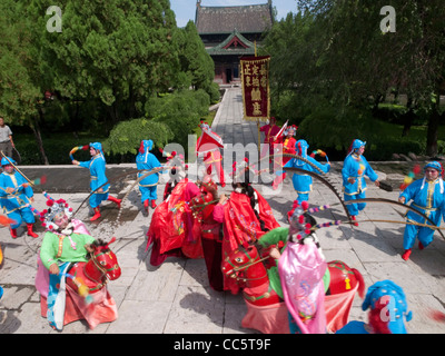 Il popolo cinese esecuzione locale di opera, Tianning Monastero, Zhengding, Shijiazhuang, Hebei , Cina Foto Stock