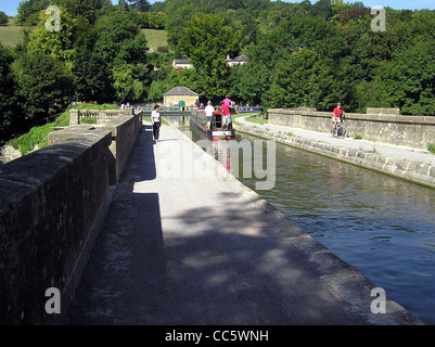 Il Dundas acquedotto sul Kennet and Avon Canal, Limpley Stoke, vicino a Bath, Inghilterra. Foto Stock