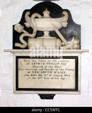 Egli memorial a Arthur Phillip sulla parete dell'Australia cappella nella chiesa di St Nicholas, Bathampton, vicino a Bath, Inghilterra. Foto Stock