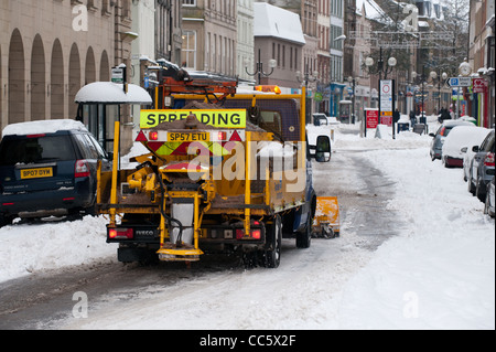 La nevicata durante la notte in Perth ha causato più problemi sulle strade. Il taglio di molte aree. Le strade vengano cancellati in Perth/ Foto Stock