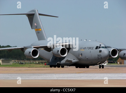 Boeing C-17A Globemaster III (codice 03-3123) taxying al punto di prelevamento presso il Royal International Air Tattoo, RAF Fairford, G Foto Stock