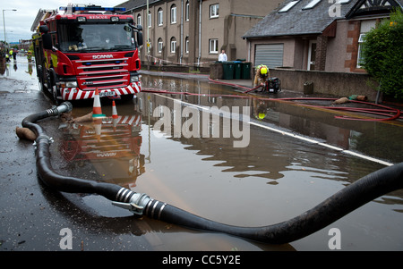 Heavy Rain per tutta la notte provoca grandi inondazioni in Perth. Il Feus area di strada di Perth è stata duramente colpita. Foto Stock