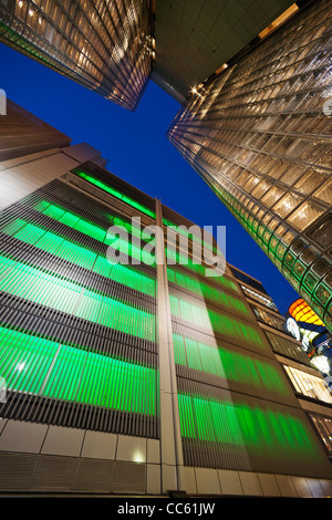 Giappone, Tokyo, Ginza, Maison Hermes Store e costruzione di Sony Foto Stock