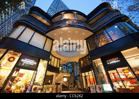 Giappone, Tokyo, Marunouchi, Marunouchi Naka-dori Street, mattone Square Shopping Complex Foto Stock