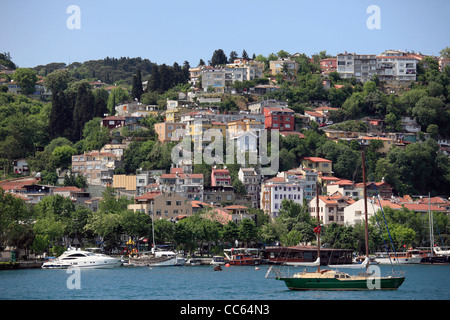 Turchia, Istanbul, sul Bosforo, Arnavutköy, case, barche, Foto Stock