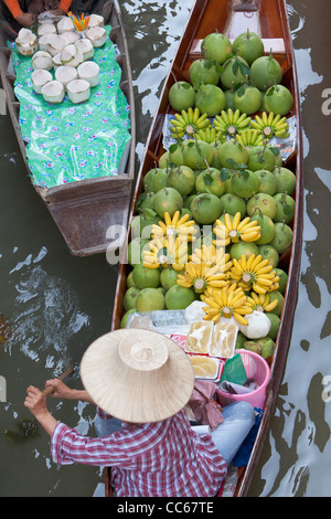 Barche al Mercato Galleggiante di Damnoen Saduak, Thailandia Foto Stock