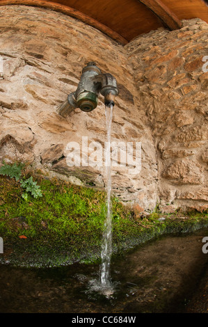 Fontana, villaggio di Éller, Cerdanya, Spagna Foto Stock