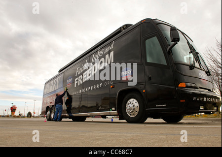 Rick Perry per presidente campagna bus in un parcheggio in Council Bluffs, Iowa prima dell'Iowa caucus campagna Foto Stock