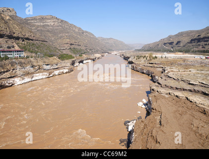 Scorre il fiume Giallo, Yanan, Shaanxi , Cina Foto Stock