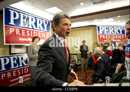Candidato presidenziale repubblicano Rick Perry fa un appassionato intervento prima della sua Texas sciopero vigore volontari Iowa Caucaso Foto Stock
