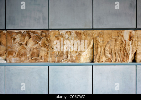 'Dettaglio' dal fregio del Partenone, dal Partenone galleria al terzo piano del museo dell'Acropoli di Atene, Grecia. Foto Stock