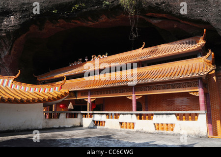 Tempio Qingshou, Qingshou Rock, Duqiao montagna, Yulin, Guangxi , Cina Foto Stock