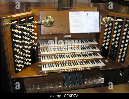 La console di organo nella chiesa di S. Mary Redcliffe, Bristol, Inghilterra. Foto Stock