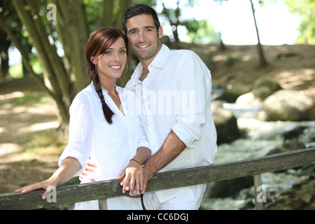 Coppia giovane facendo una passeggiata Foto Stock