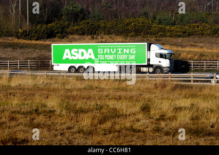 Supermercato Asda consegna camion sull'autostrada M3 Foto Stock