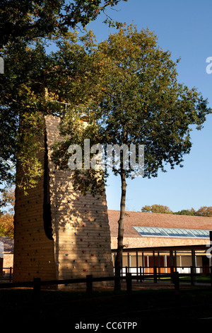 In legno torre di arrampicata a piste fine Outdoor Activity Centre, Farnborough Foto Stock