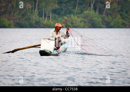 Pesca sul lago Koggala, Sri Lanka Foto Stock