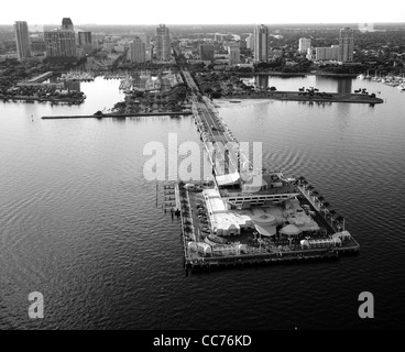 Vista aerea del molo a San Pietroburgo, Florida Foto Stock