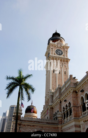 Basso angolo vista del Palazzo Sultano Abdul Samad, Kuala Lumpur Foto Stock