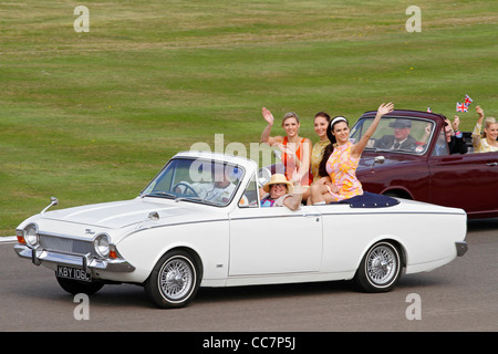 1963 Ford Corsair Crayford convertibili durante la parata di Ford al 2011 Goodwood, Sussex, Regno Unito. Foto Stock