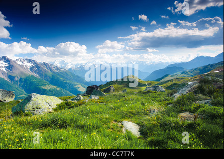 Panorama di montagna da fiescheralp e bettmeralp, Vallese, Svizzera Foto Stock