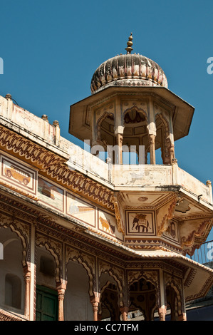 Casa colorati con una cupola, Pushkar, Rajasthan, India Foto Stock