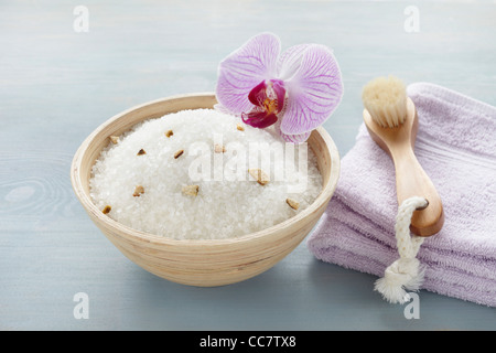 I sali da bagno e la spazzola di scrubbing Foto Stock